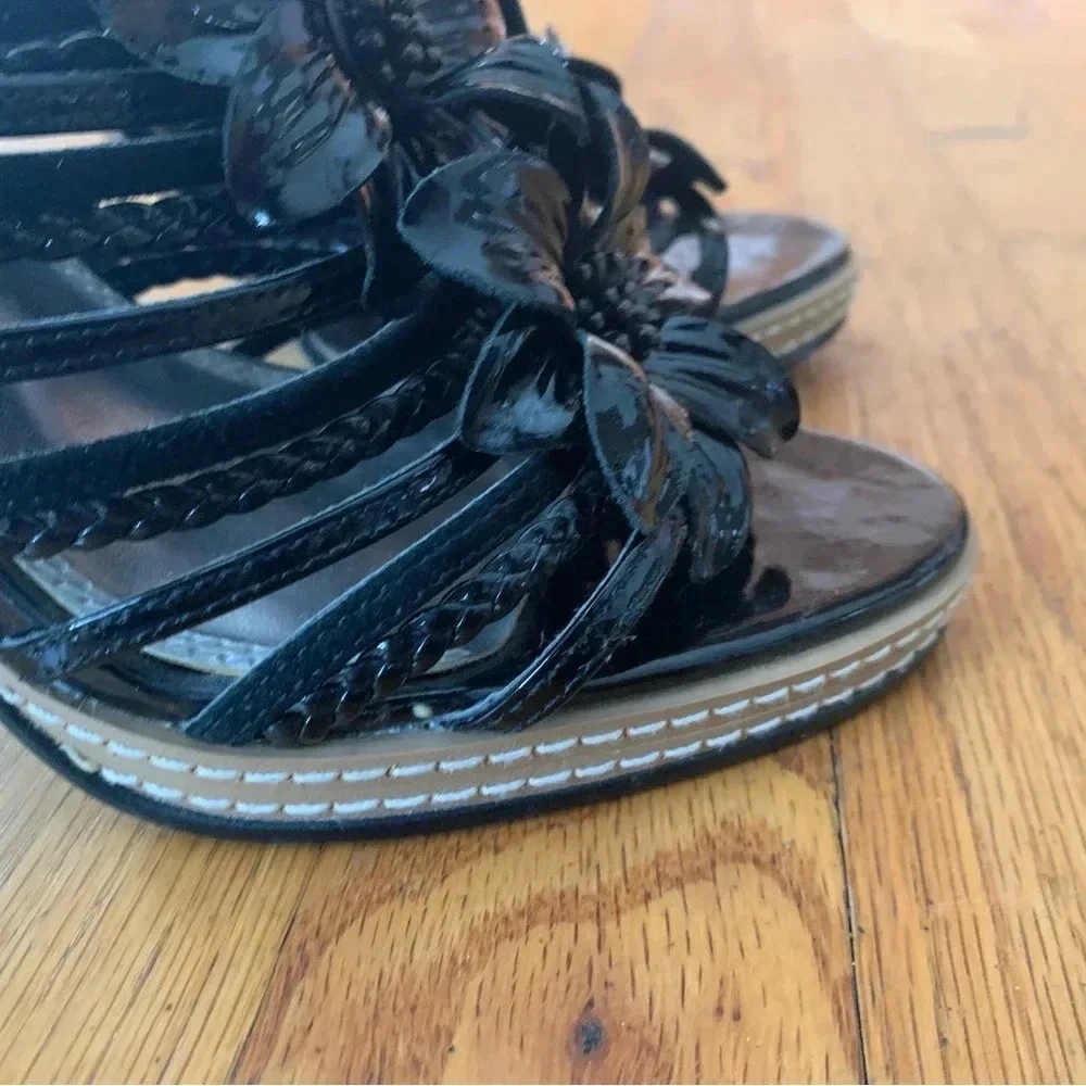 White House Black Market Black Size 8M Patent Leather Slide in Strappy Sandal